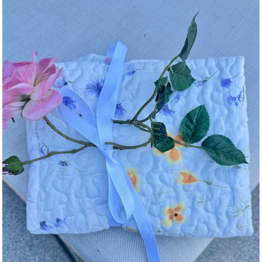 Vintage Floral Quilt Set Queen White Blue Pink Wildflower 3pc w/ 2 Shams